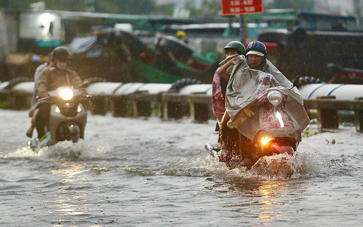 Triều cường đang lên nhanh, từ ngày 26 đến 28-10 TP.HCM ngập nhiều nơi