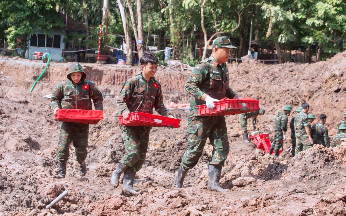 Ngày 24-10: xử lý hơn 620m³ đất, thấy thêm 10 hài cốt liệt sĩ ở công viên Lê Thị Riêng