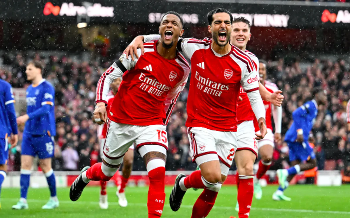 Đánh bại Everton, Arsenal san bằng điểm số với Man City