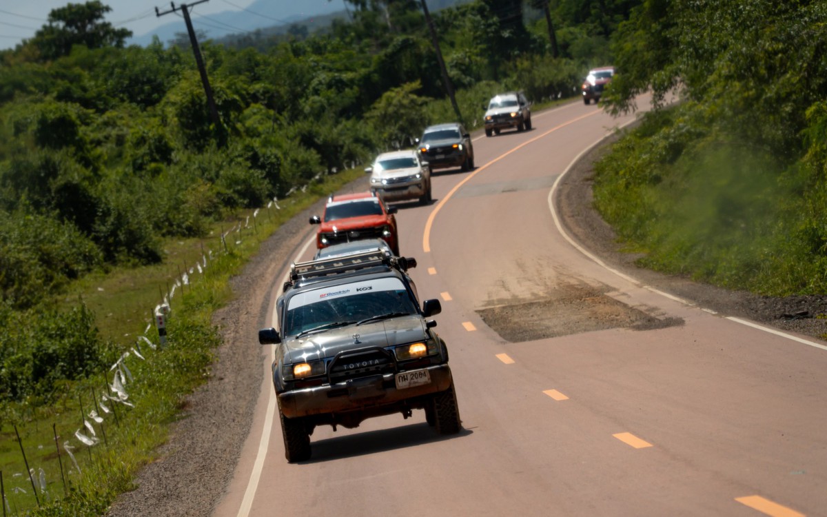 Người Việt cùng đoàn xe 5 nước 'cày' 630km xuyên Thái Lan - Lào