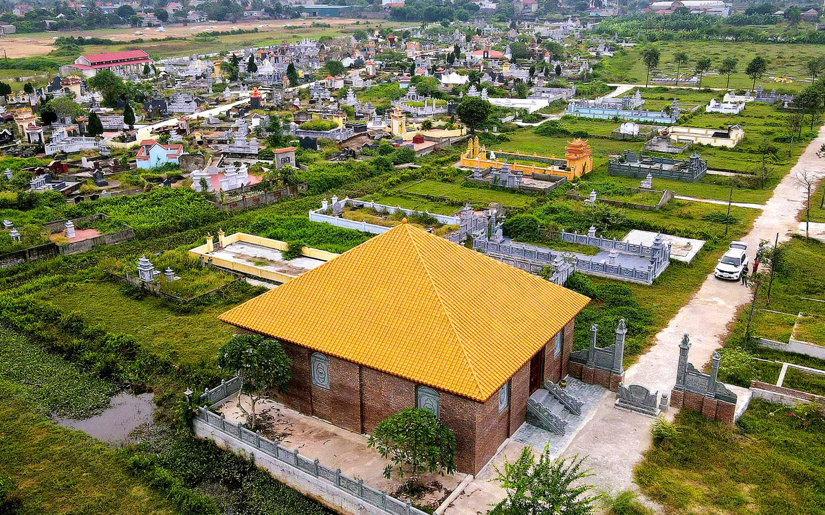 Lăng mộ ‘khủng’ xây trong nghĩa trang, xã yêu cầu dừng nhưng vẫn thi công hoàn thiện