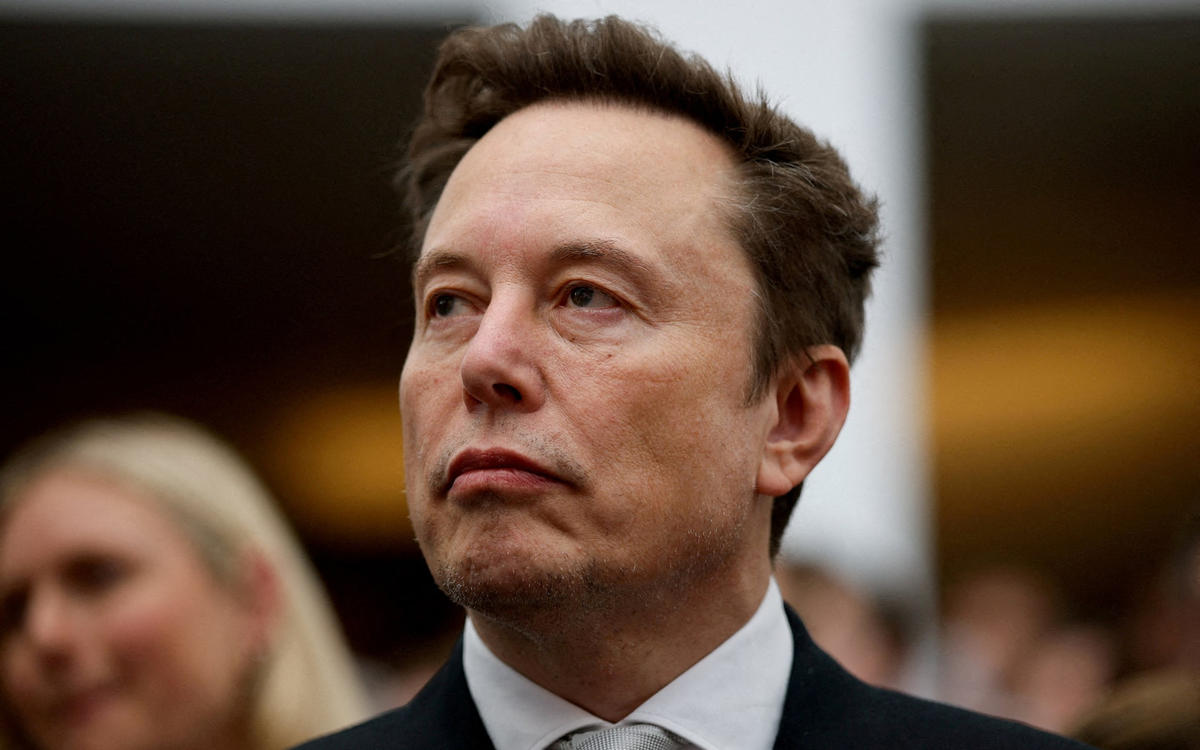 Ông Elon Musk thừa nhận siết Starlink ở Ukraine