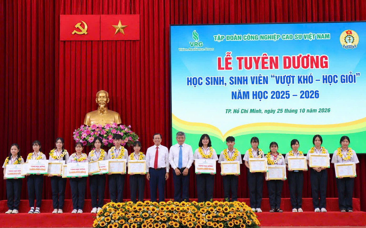 VRG tuyên dương 228 học sinh, sinh viên là con em người lao động