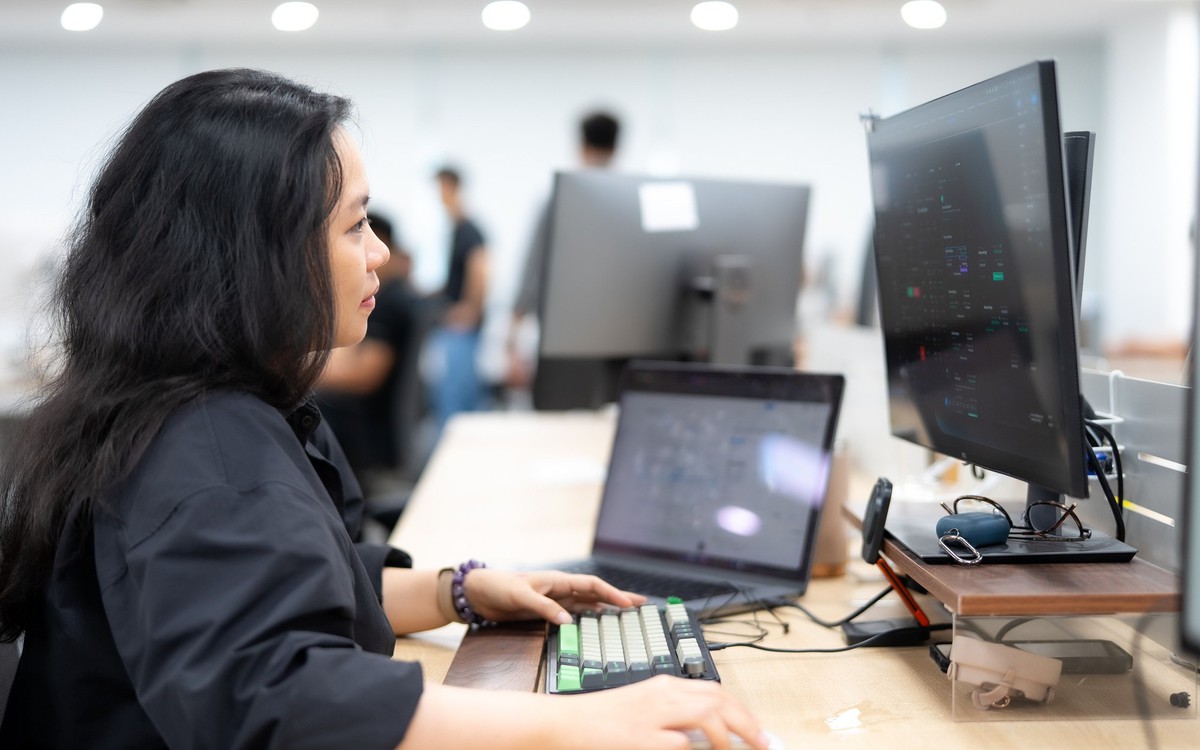 Đọc nhanh 26-10: Giá dầu kéo Dow Jones giảm 653 điểm, Techcombank muốn lập ngân hàng con