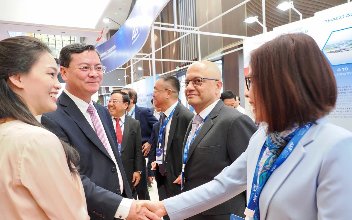 TP.HCM tìm mô hình tăng trưởng mới trong kỷ nguyên AI: Lấy con người và thể chế làm trọng tâm