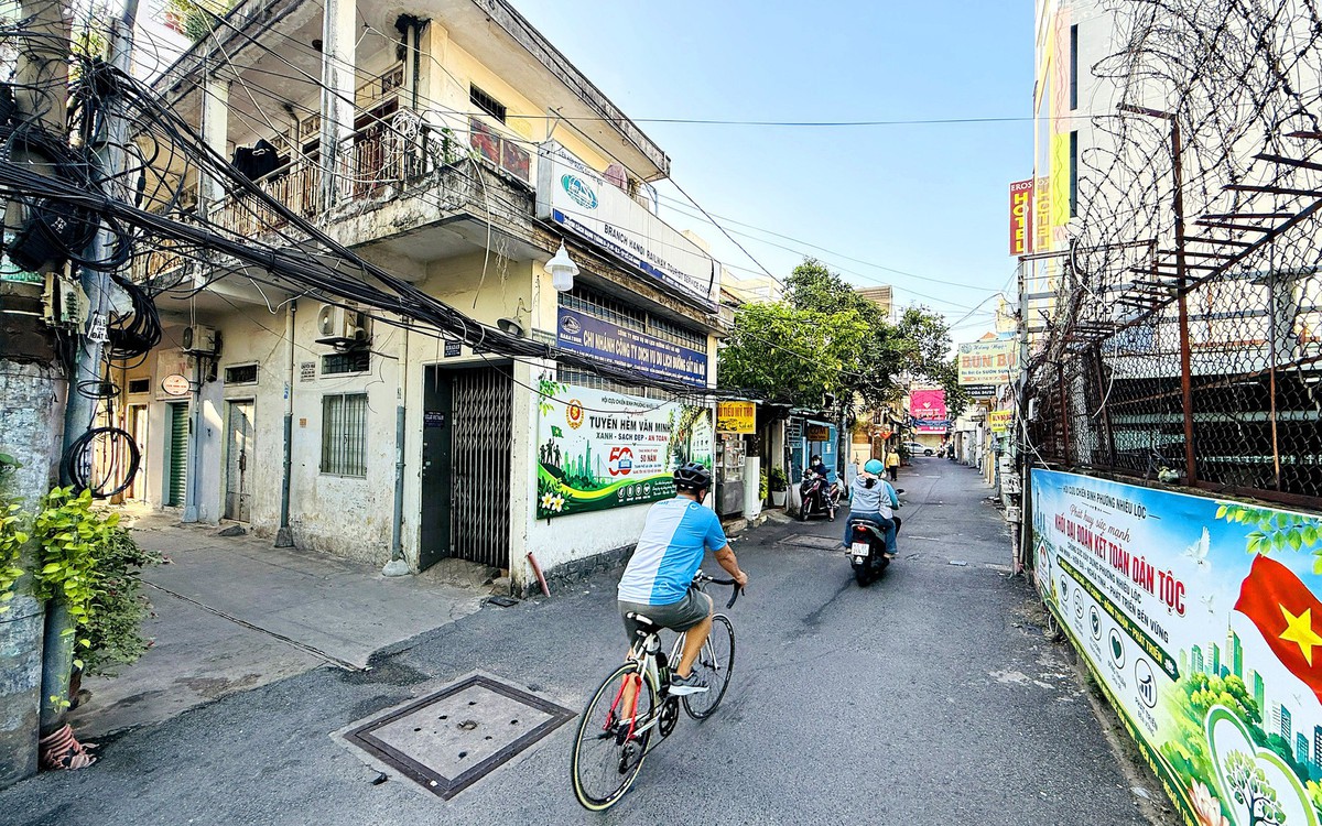 Giảm xe tại vòng xoay Dân Chủ bằng cách cải tạo cụm hẻm xung quanh
