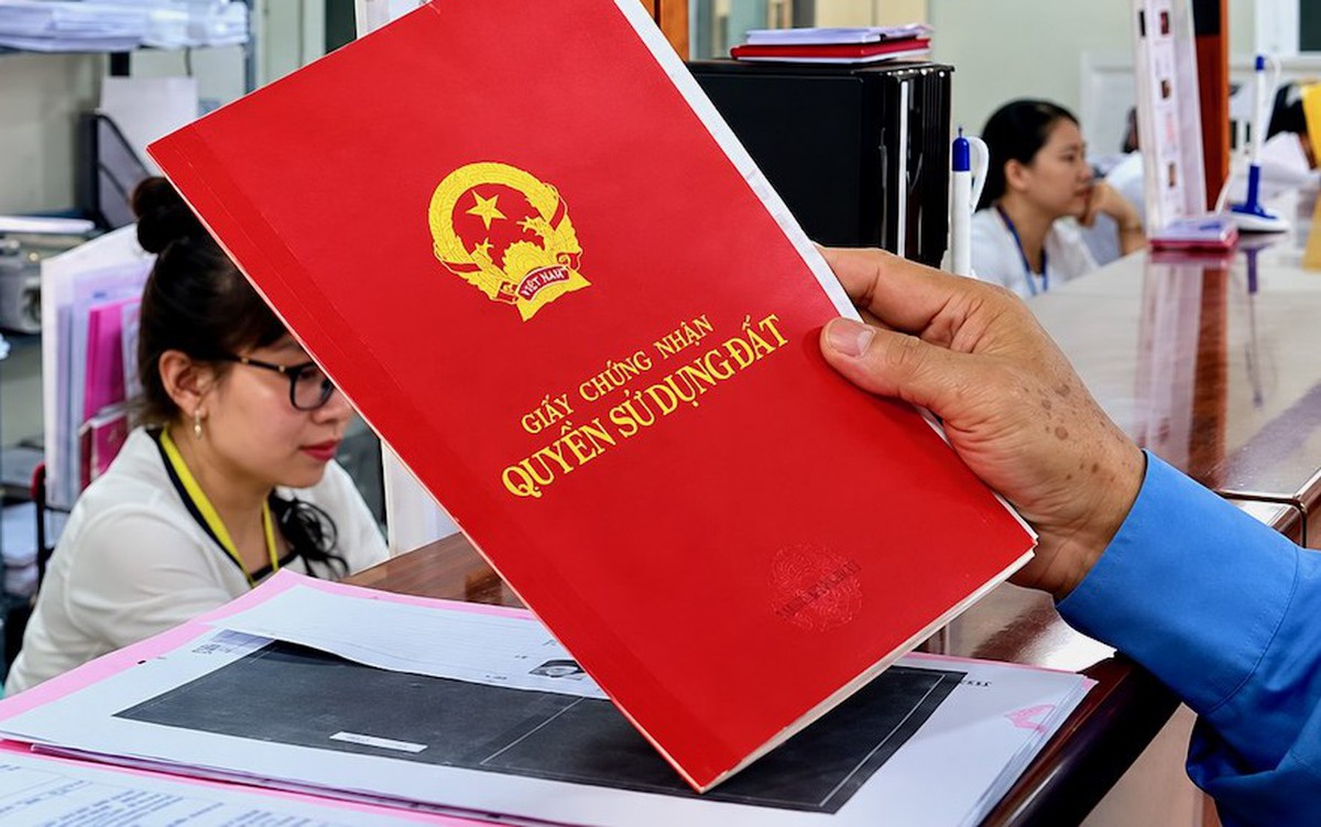 Từ chối cấp sổ đỏ trái luật sẽ phải bồi thường: Quy định người sử dụng đất cần biết