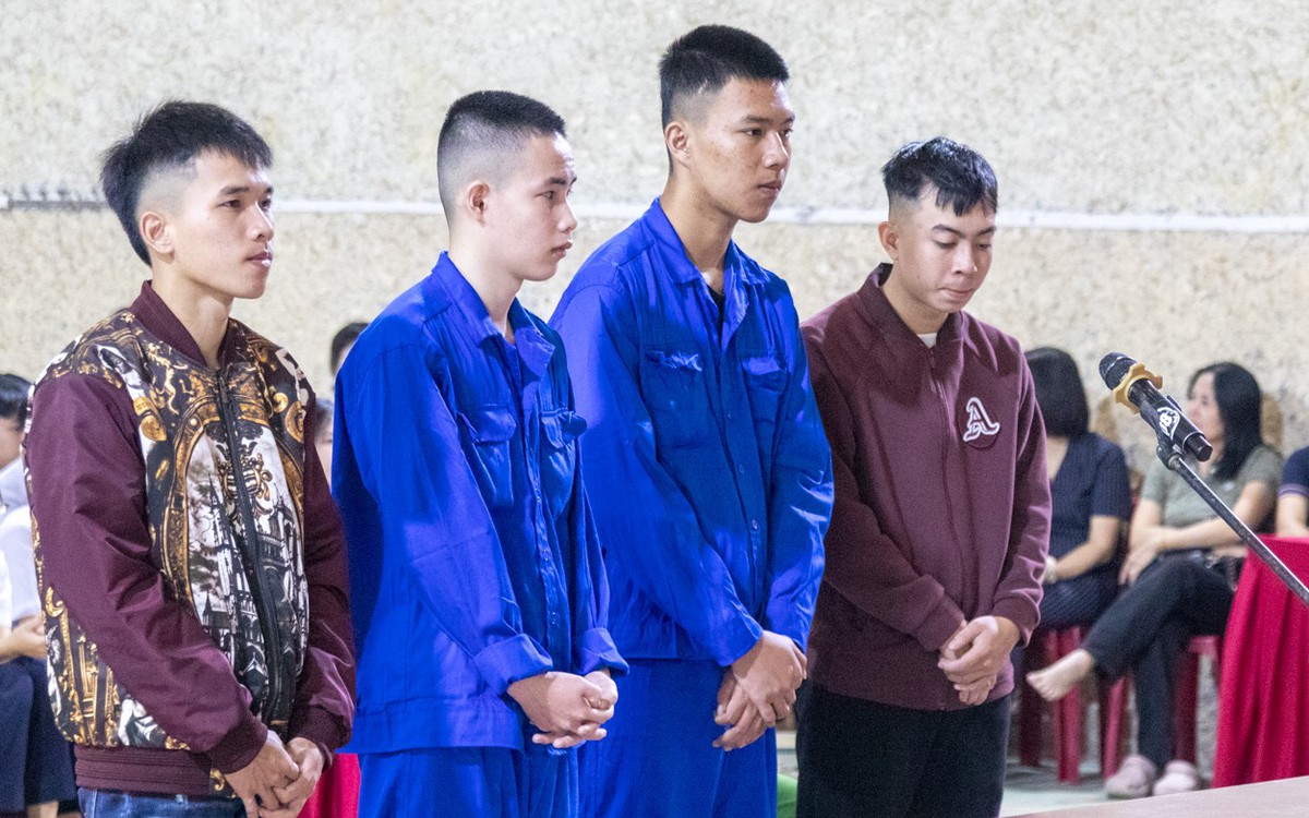 Giáo dục pháp luật trực quan cho học sinh qua phiên xử nhóm thanh niên mang dao phóng lợn thị uy