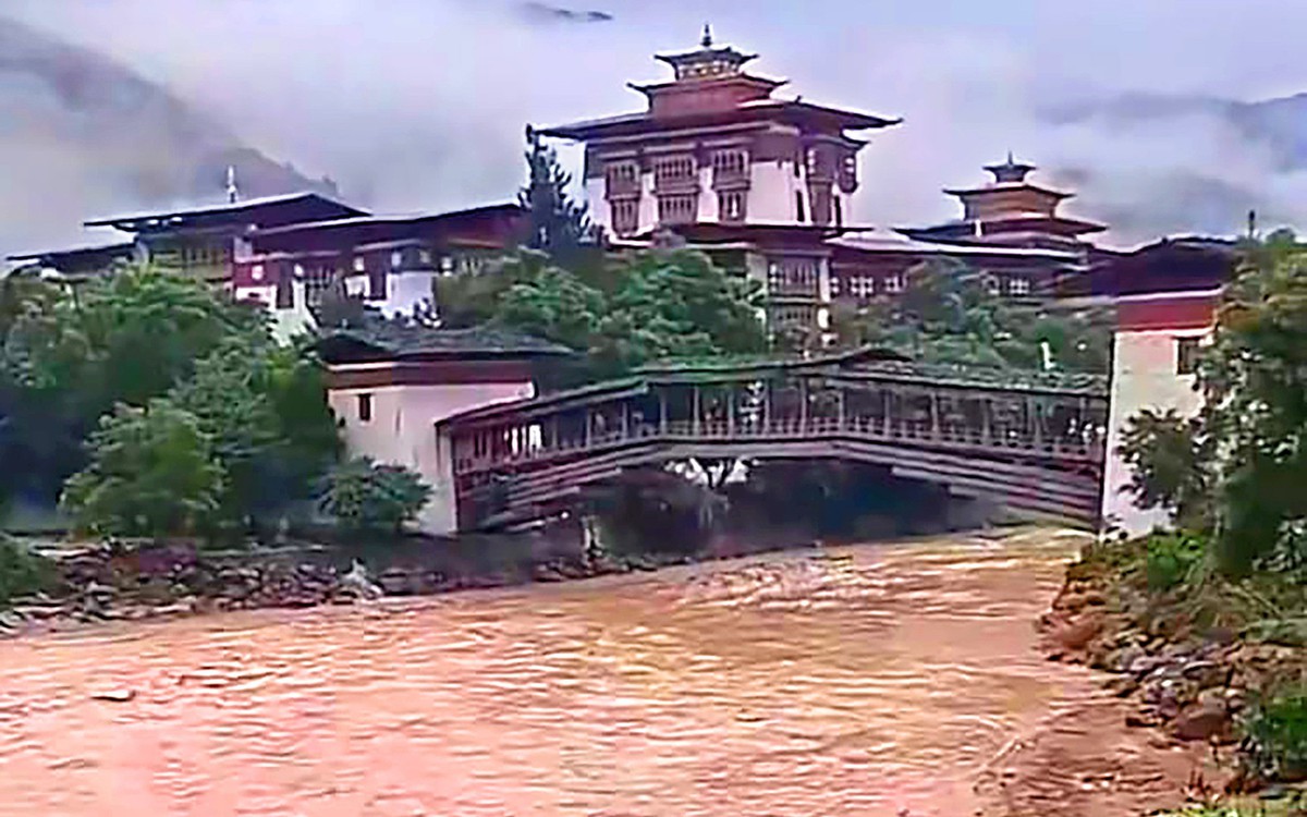 Lại vỡ hồ băng Himalaya, lũ dữ càn quét ở Bhutan