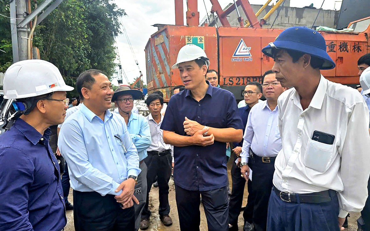 Thứ trưởng Bộ Xây dựng yêu cầu tăng ca, tăng kíp thi công hai cây cầu ở Cần Thơ