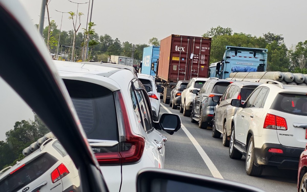 Đề xuất âm thanh cảnh báo ô tô điện khi đi chậm: Có phù hợp với giao thông ùn tắc?