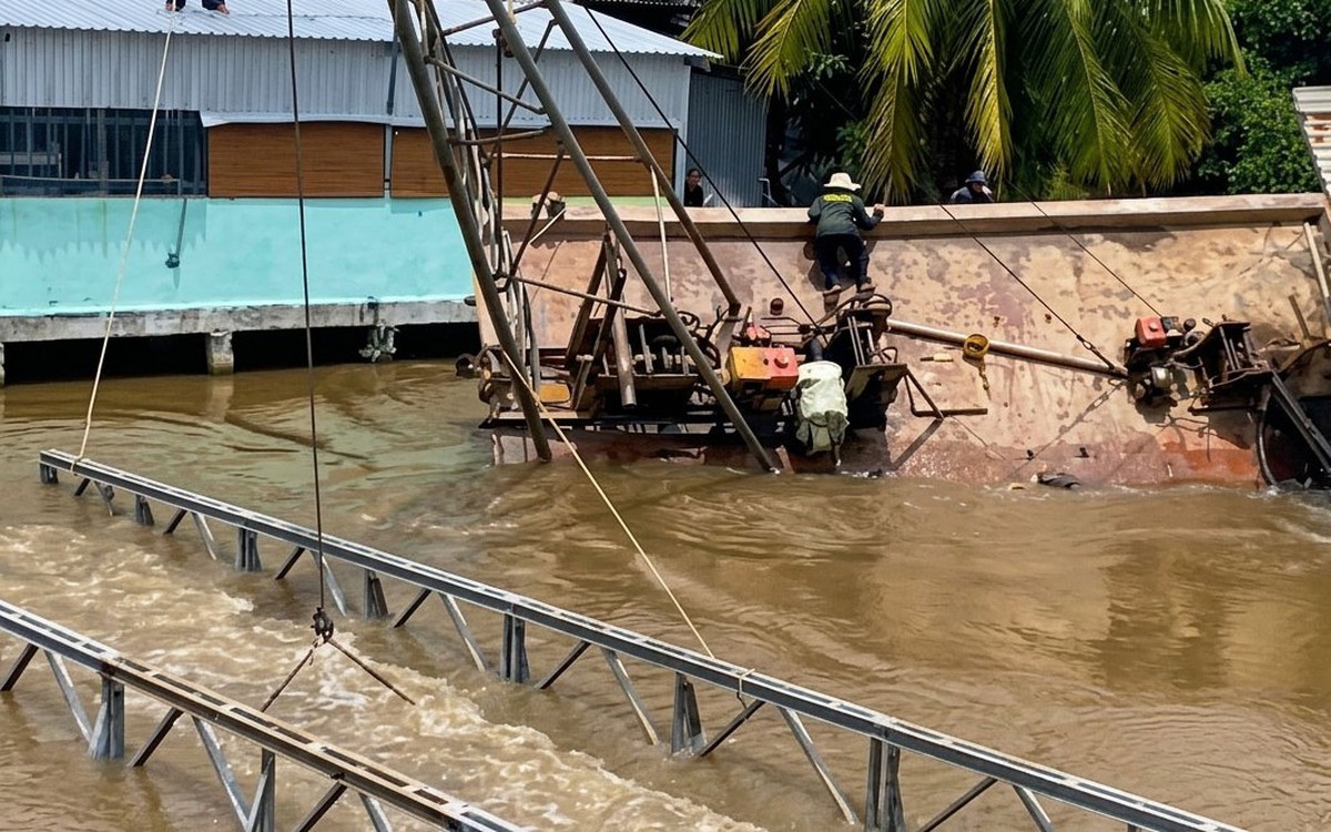 Vụ dùng chẹt có cần cẩu tự chế di chuyển nhịp cầu sắt: Địa phương khắc phục xong sự cố