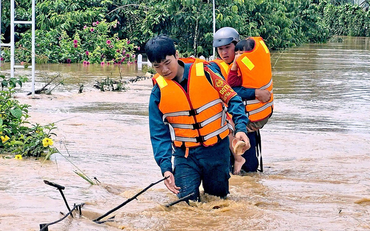 Sơ tán nhiều hộ dân ở Lâm Đồng vì ngập lụt sau mưa lớn