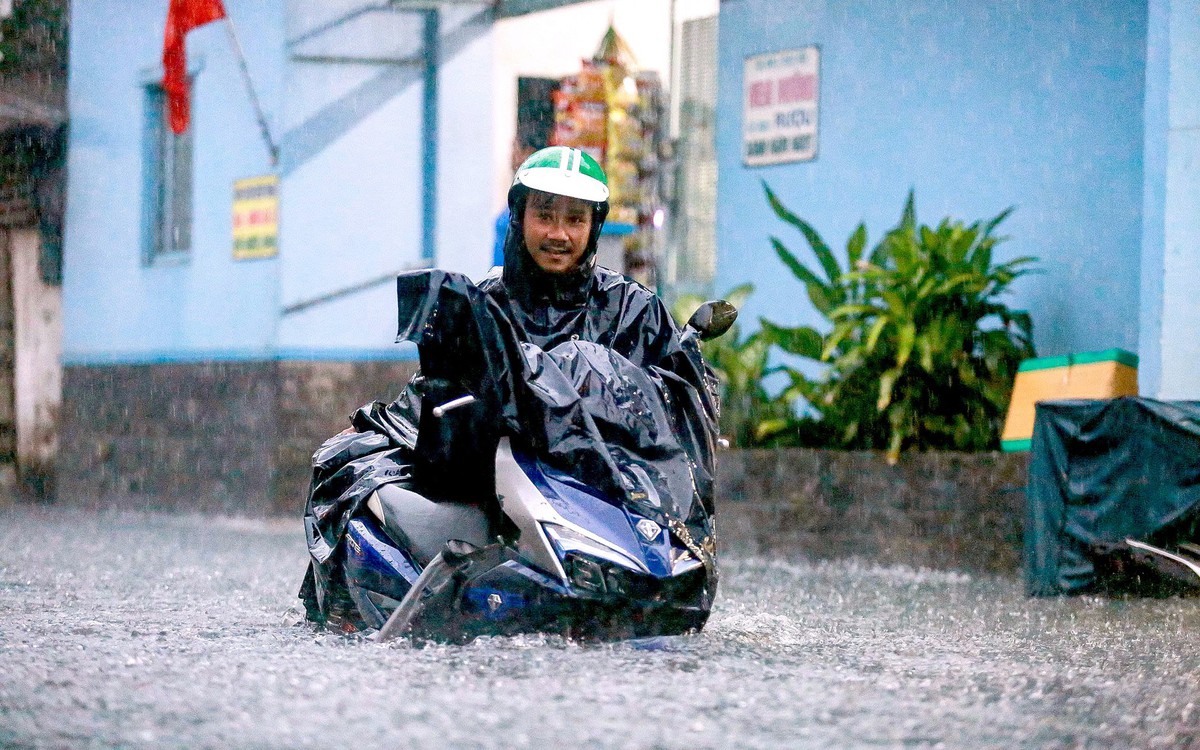 Hà Nội se lạnh, miền Trung mưa lớn tới cuối tuần