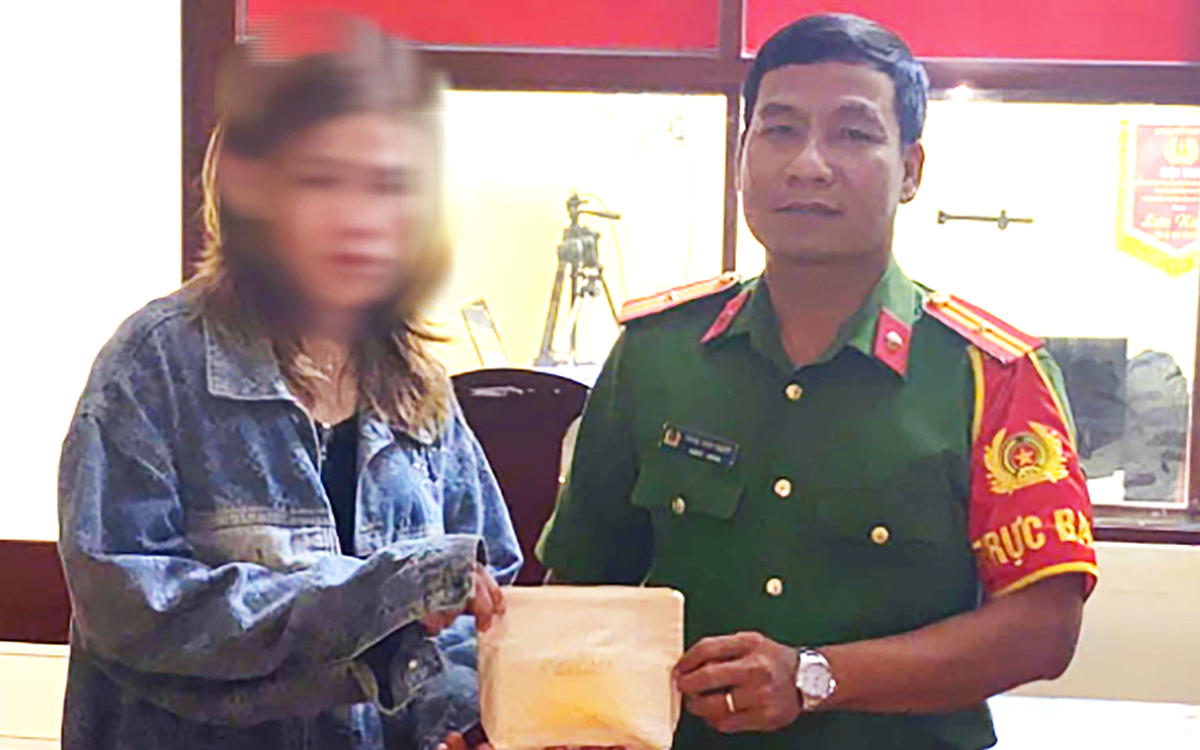 Cần Thơ: Trao trả chiếc ví chứa gần 70 triệu đồng và ngoại tệ cho người phụ nữ