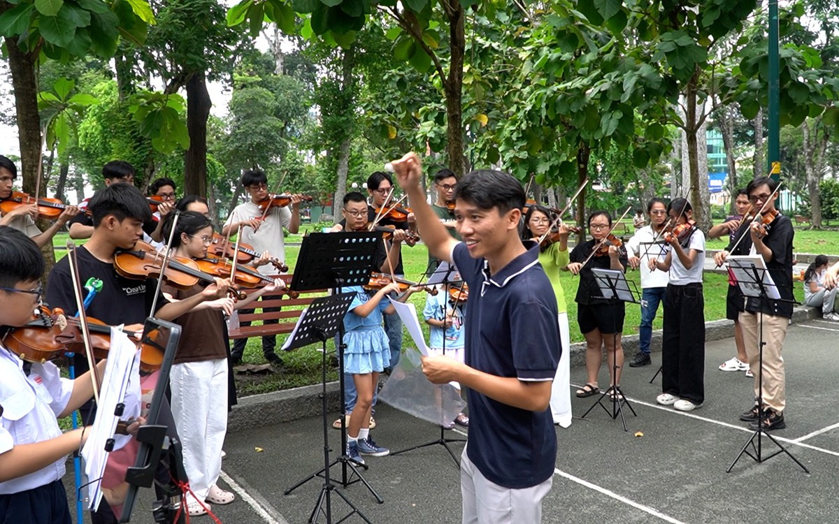 10 năm lớp violin '0 đồng' giữa công viên TP.HCM