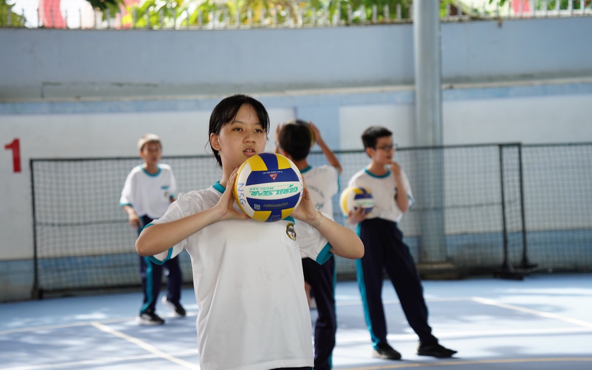 Ngôi trường công lập TP.HCM có 5 sân bóng đá, 6 sân pickleball, hồ cá koi