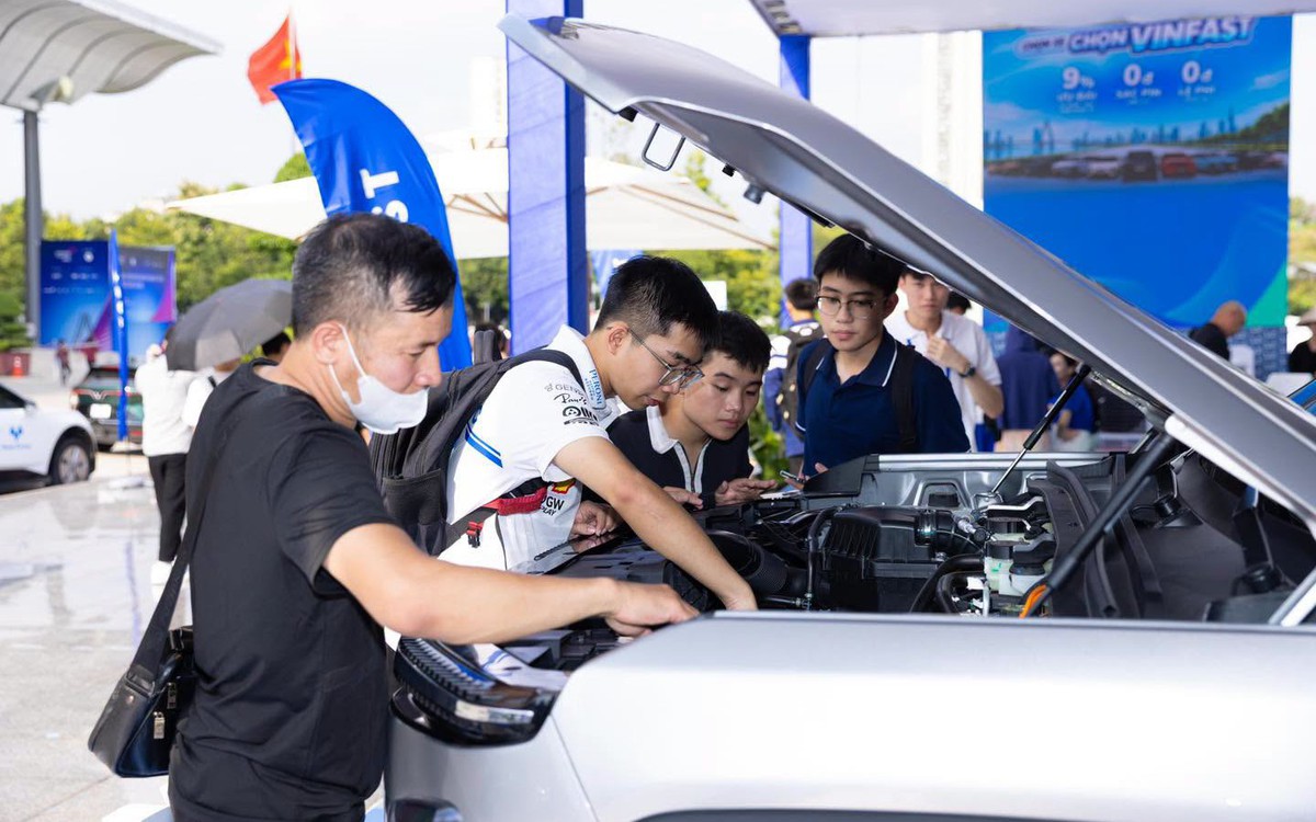 Xe xăng lần đầu mất vị thế toàn cầu, VinFast bán xe top 3 khu vực chỉ với xe điện
