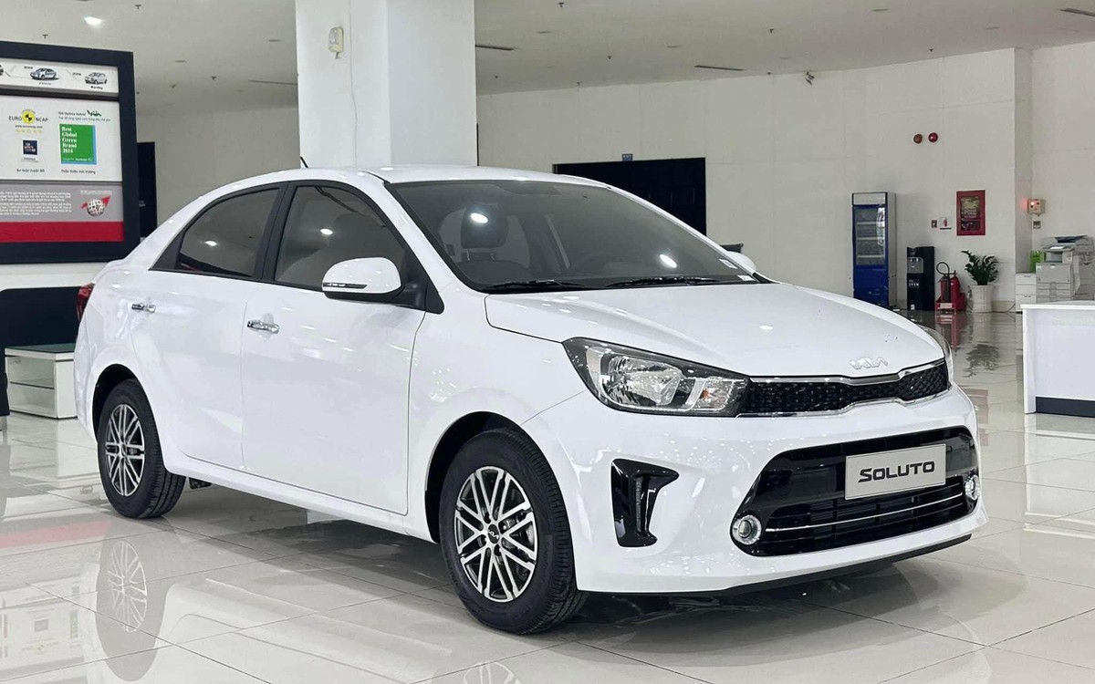 Tin tức giá xe: Kia Soluto giảm giá còn dưới 300 triệu đồng, xe hạng B rẻ như xe điện mini
