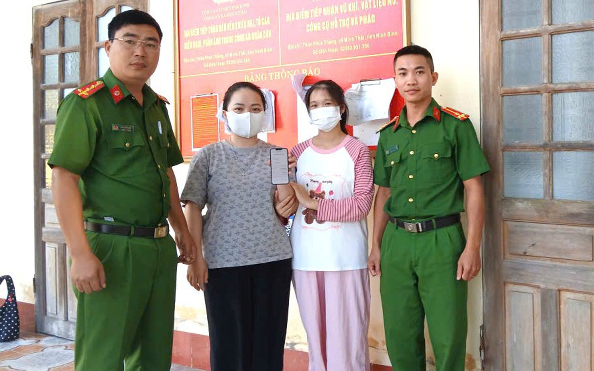 Tài khoản bất ngờ nhận 499.999.999 đồng, người phụ nữ liền báo công an