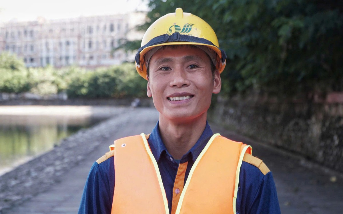 Công nhân thoát nước đạt 'Công dân Thủ đô ưu tú': Muốn mặc đồ bảo hộ lên nhận giải thưởng