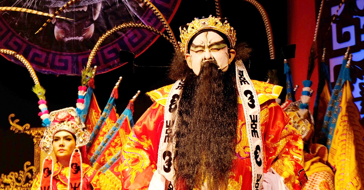 Nghệ sĩ Công Minh: Từ kép độc tới 'ông trùm' phục trang tuồng cổ