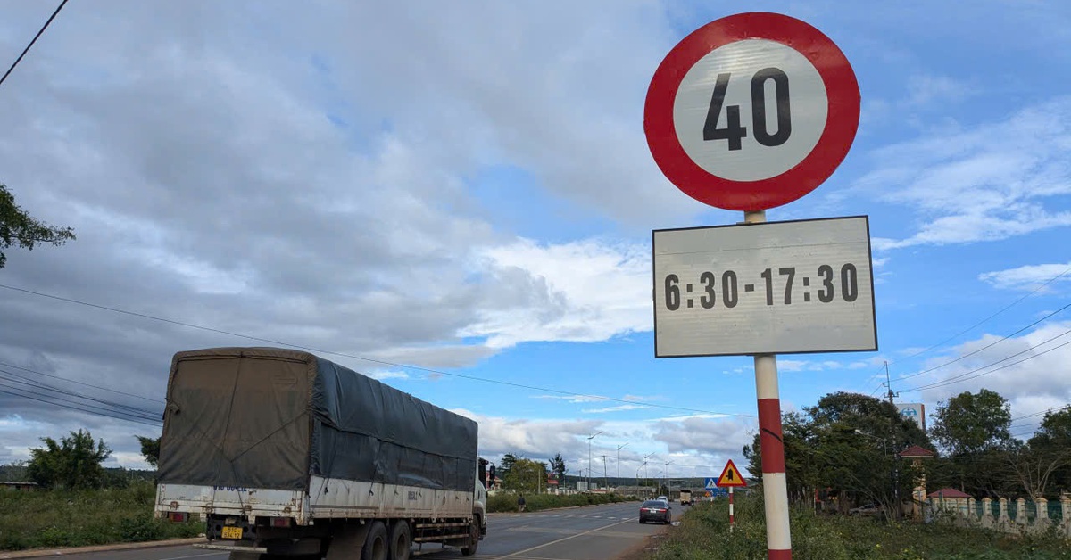 Gỡ biển hạn chế tốc độ cắm dày đặc trên quốc lộ 19: Có 'đá bóng' trách nhiệm?