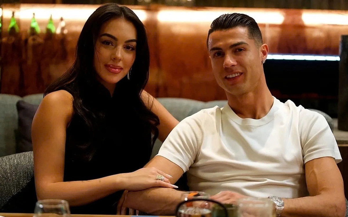 Vợ sắp cưới Ronaldo chuộng phong cách thời trang quyến rũ