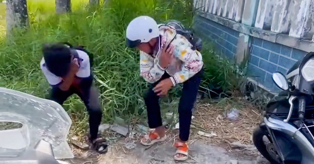 Phạt ‘thụt dầu’ học sinh đi xe đạp điện không đội mũ bảo hiểm, vừa rèn sức khỏe vừa rèn ý thức