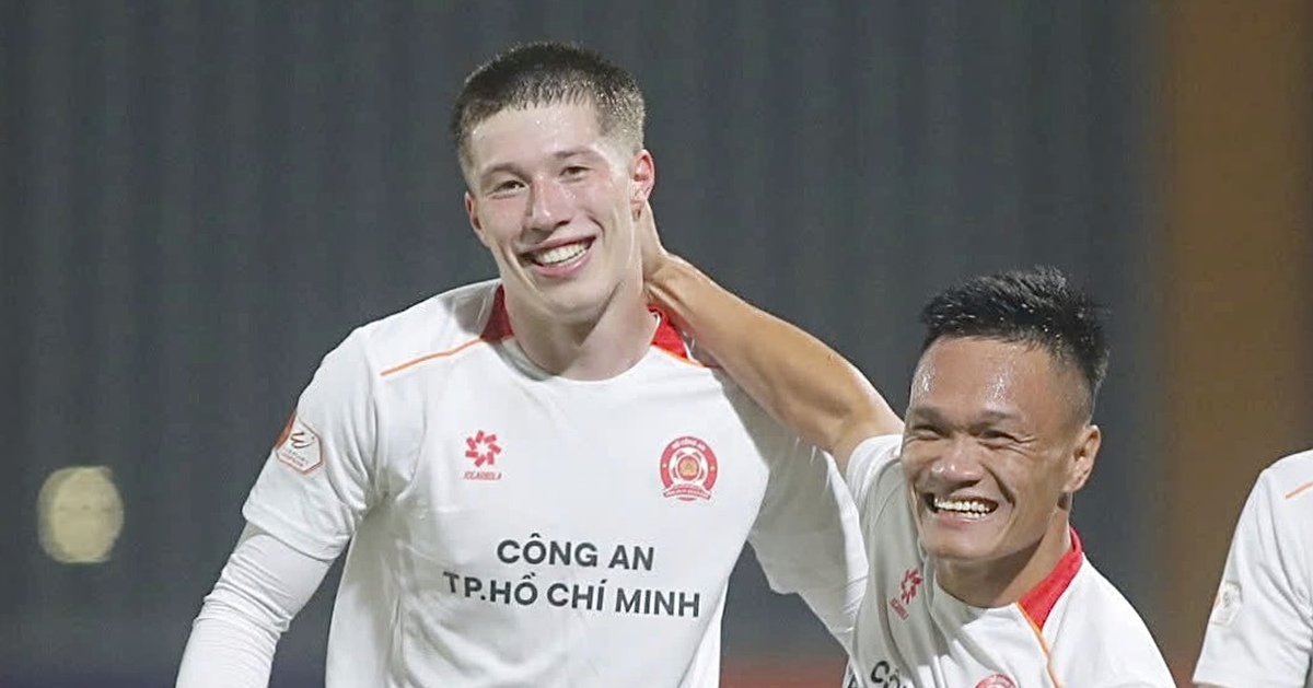 2 đàn em Việt kiều sửa sai cho Tiến Linh, giúp Công An TP.HCM thắng trận