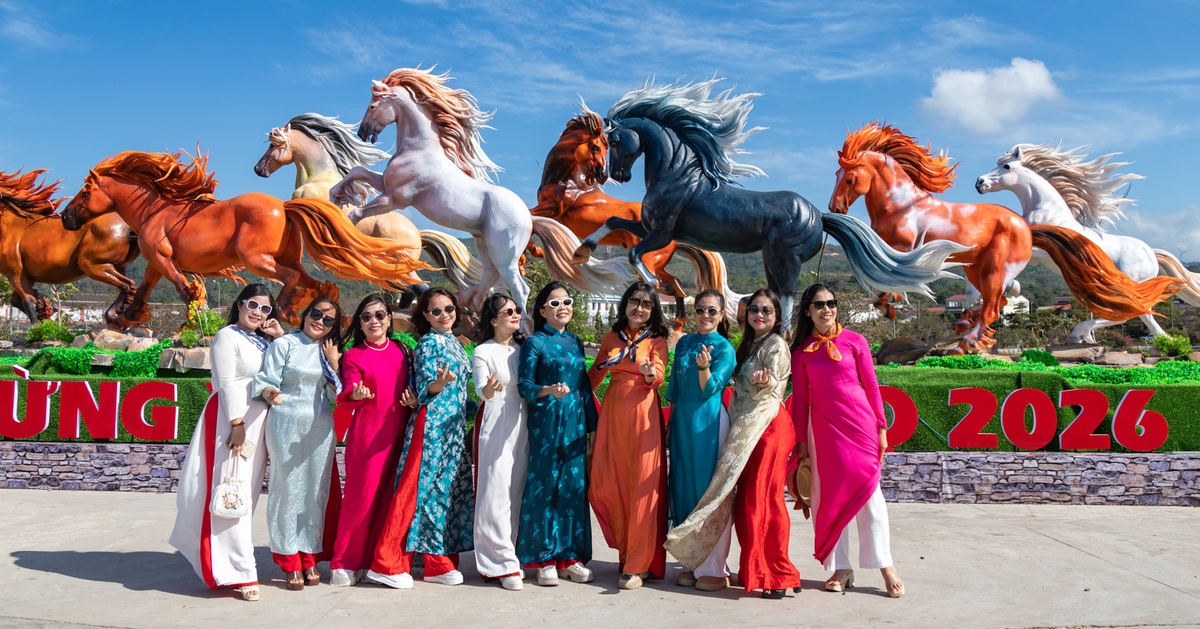 Linh vật ngựa sống động từ sông Thạch Hãn đến biên giới Việt Nam - Lào