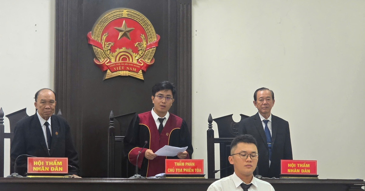 Từ 1-3, thẩm phán phải tuyên thệ khi được bổ nhiệm, trừ thẩm phán nước ngoài tại tòa chuyên biệt