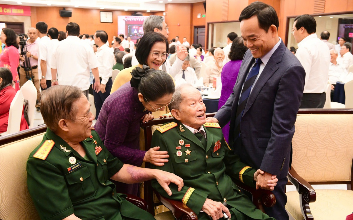 Bí thư Thành ủy TP.HCM Trần Lưu Quang chủ trì gặp mặt chúc Tết nguyên lãnh đạo Đảng, Nhà nước