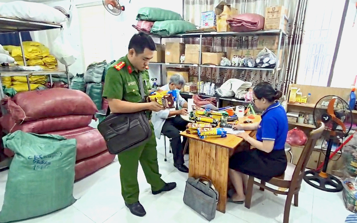 Liên tiếp phát hiện các vụ sản xuất, buôn bán thực phẩm giả dịp cận Tết