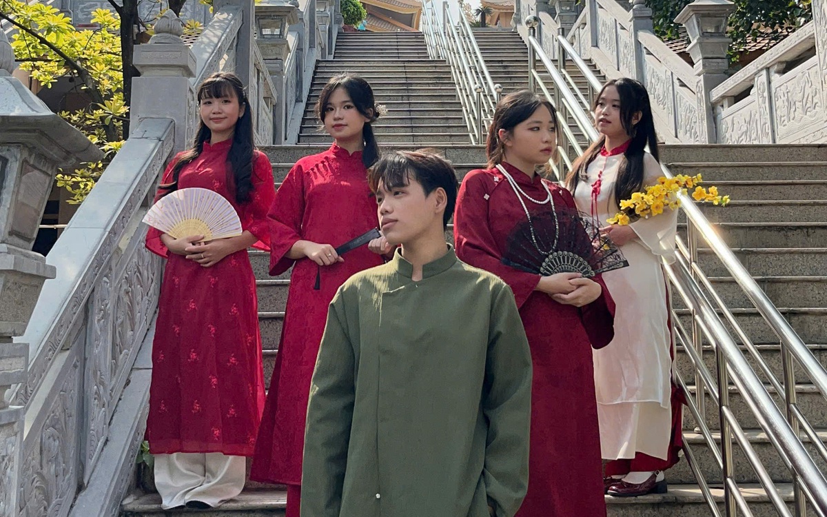 Lan tỏa giá trị văn hóa trong những bộ ảnh áo dài chào xuân