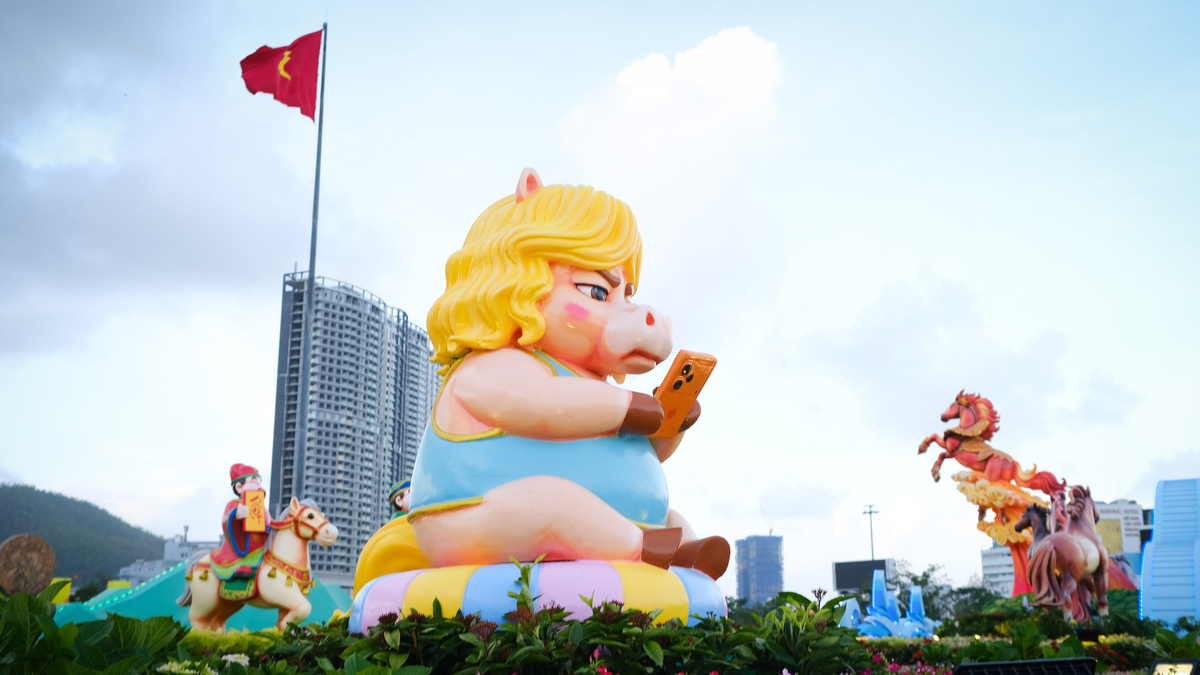 Ngựa "mặt quạu" Gia Lai xài iPhone 17