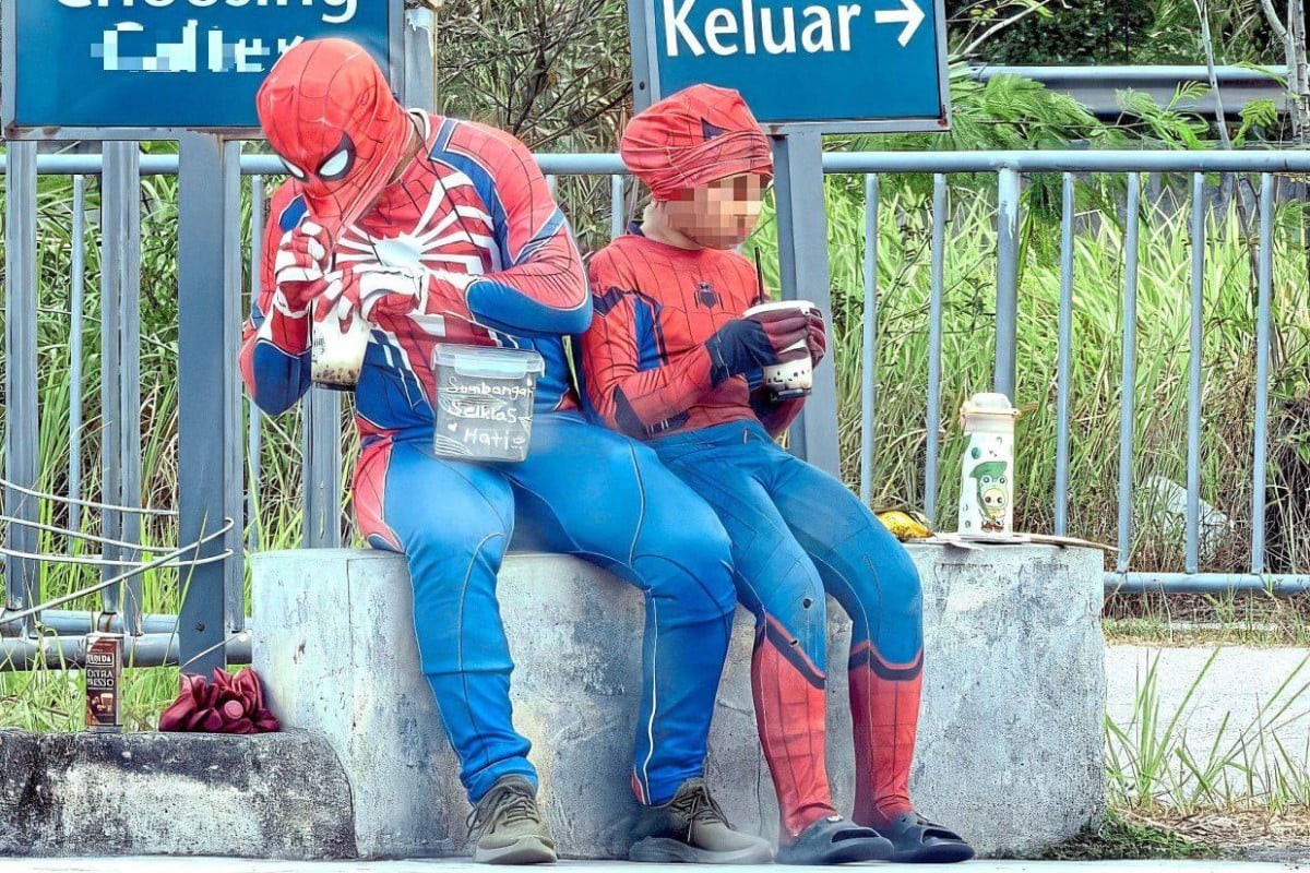 Malaysia điều tra 2 ‘ông cháu’ Spider Man vượt gần 500km để ăn xin