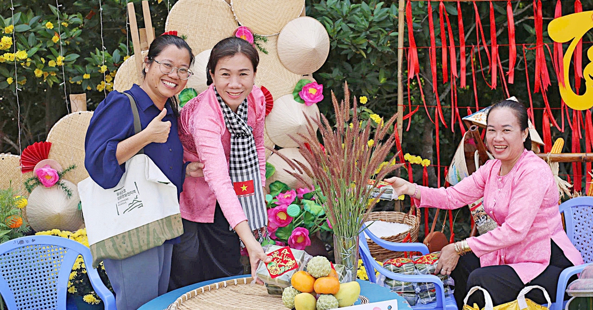 Thời tiết hôm nay 11-2: TP.HCM mưa dông trái mùa