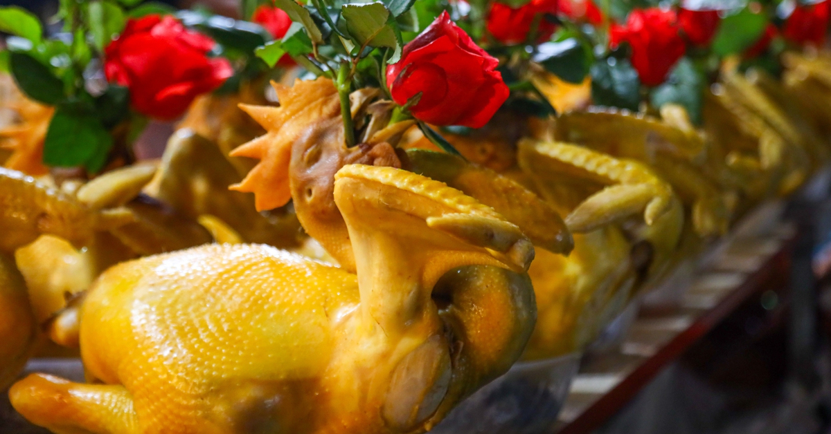 Chợ Hàng Bè đắt khách ngày 23 tháng chạp, gà lễ có giá tới 800.000 đồng/con