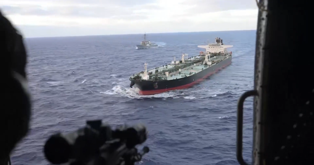 Video lính Mỹ bắt giữ thêm tàu chở dầu trên Ấn Độ Dương