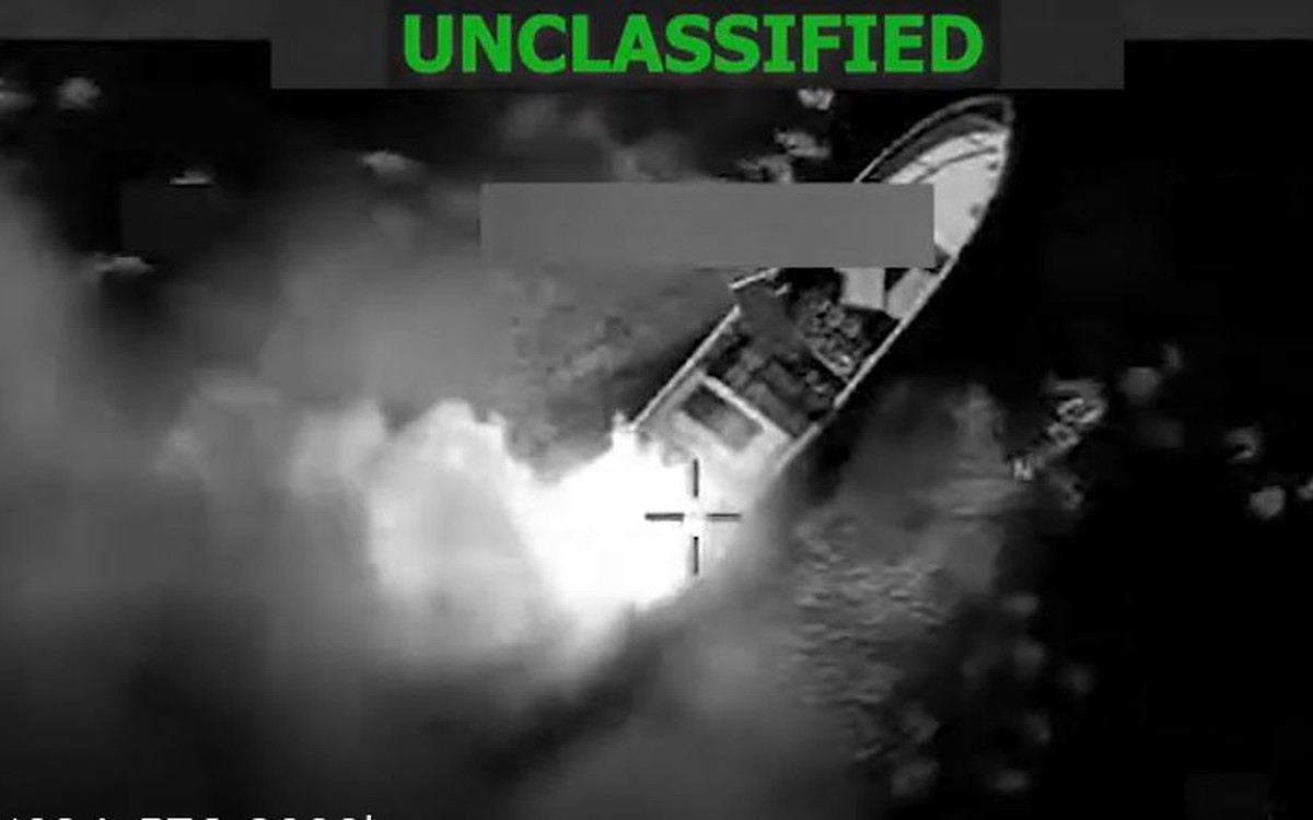 Mỹ công bố video tấn công tàu nghi buôn ma túy ở Thái Bình Dương, 2 người chết