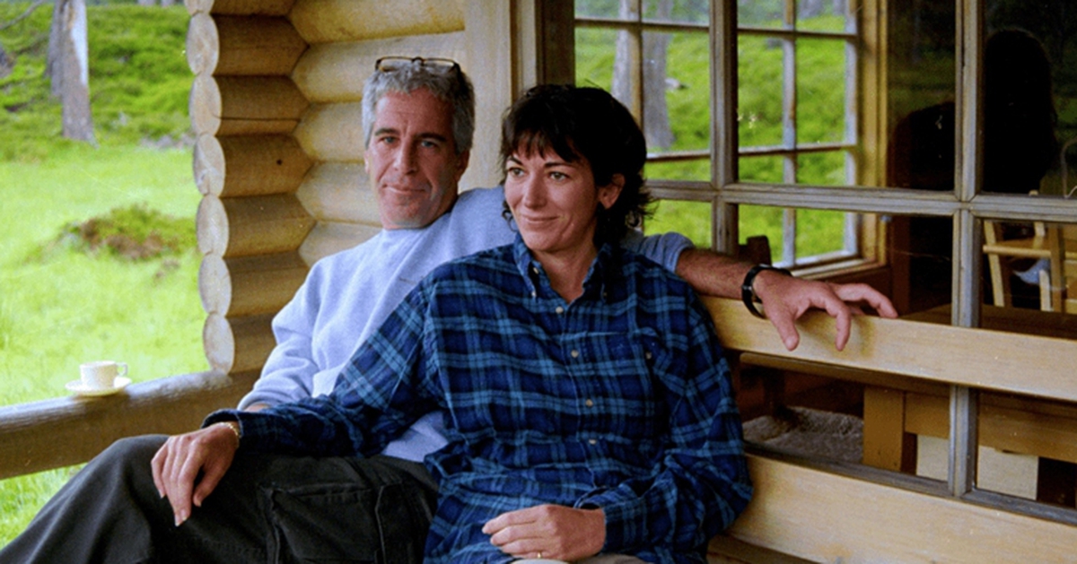 Đồng phạm của Jeffrey Epstein sẵn sàng làm chứng cho ông Trump và ông Clinton nếu được ân xá