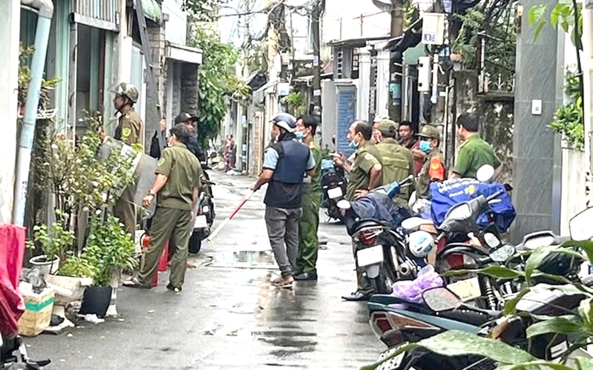 Đừng chỉ biết 'tôn' giọng hát của mình, Tết nhớ vặn nhỏ loa karaoke giùm!