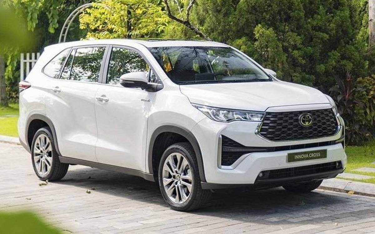 Tin tức giá xe: Toyota Innova Cross hybrid giảm niêm yết hàng chục triệu, rẻ hơn Custin bản 'full'