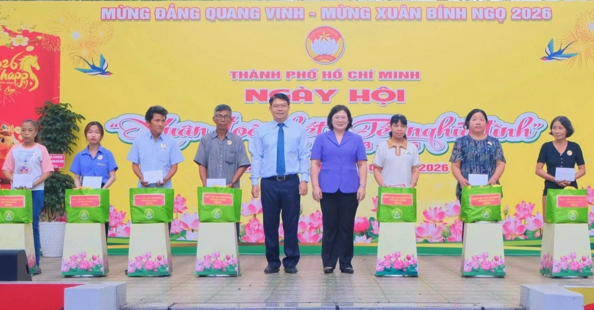 Phó bí thư Văn Thị Bạch Tuyết dự ngày hội 'Xuân đoàn kết - Tết nghĩa tình' tại xã Bình Chánh