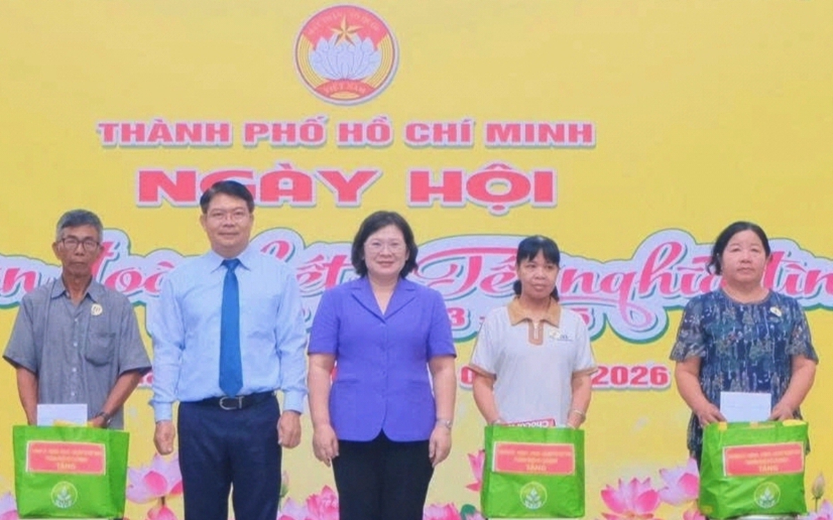 Phó bí thư Văn Thị Bạch Tuyết dự ngày hội 'Xuân đoàn kết - Tết nghĩa tình' tại xã Bình Chánh