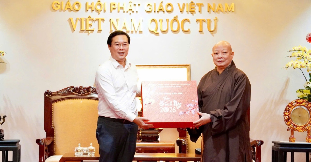 Phó bí thư thường trực Thành ủy Lê Quốc Phong thăm, chúc Tết Giáo hội Phật giáo Việt Nam TP.HCM