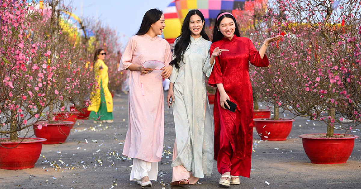 Người trẻ chọn áo dài vì thích: Tết đã khác thật rồi