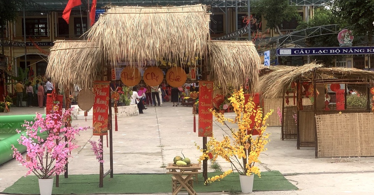 Học sinh phải đóng tiền mới được tham gia chợ xuân, lãnh đạo xã nói gì?