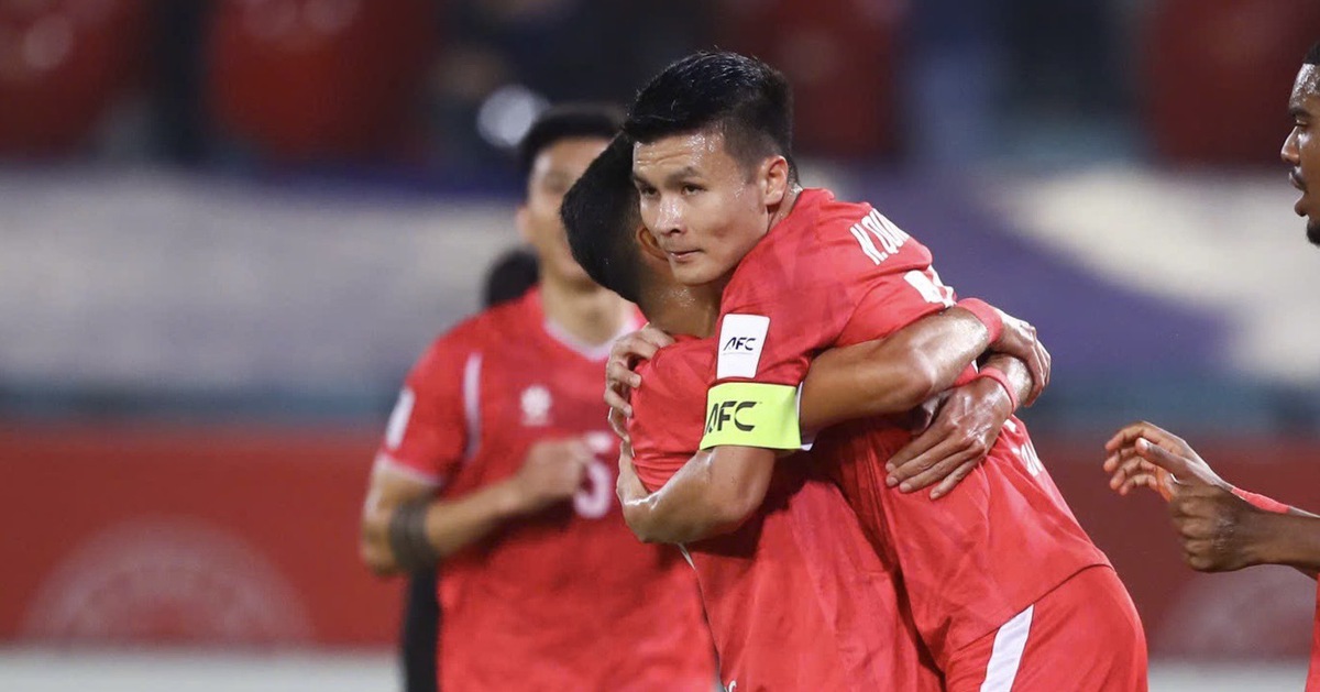 Quang Hải, Đình Bắc tỏa sáng giúp Công An Hà Nội đặt một chân vào tứ kết Champions League Two